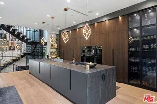 418 N Sweetzer Ave - Photo 6 of 8