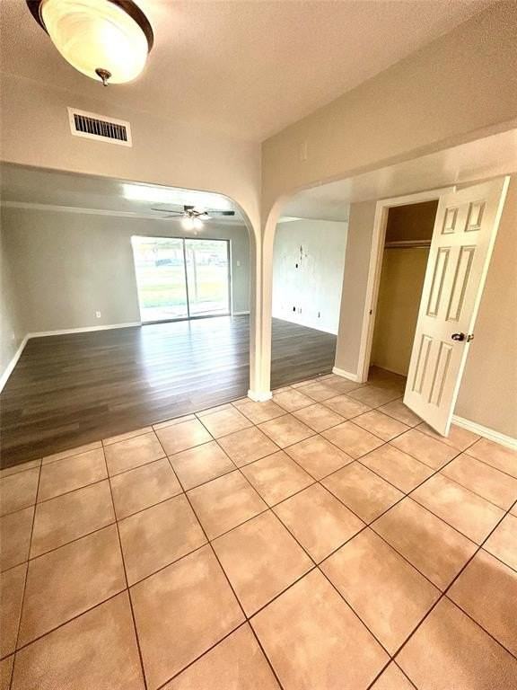 409 S Holiday Dr - Photo 5 of 18