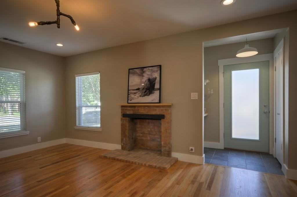 5018 Homer St - Photo 3 of 20