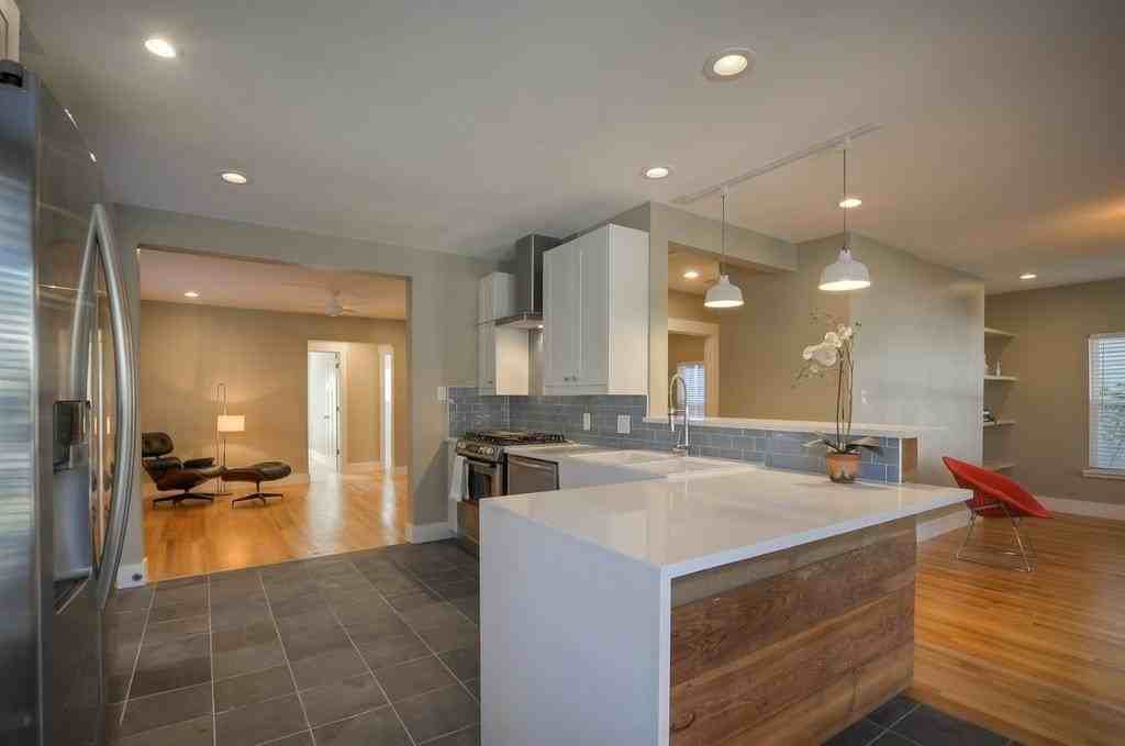 5018 Homer St - Photo 5 of 20