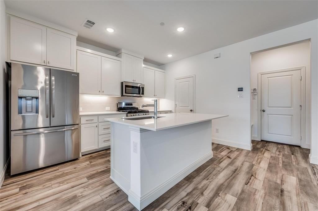 8940 Samara St - Photo 6 of 28