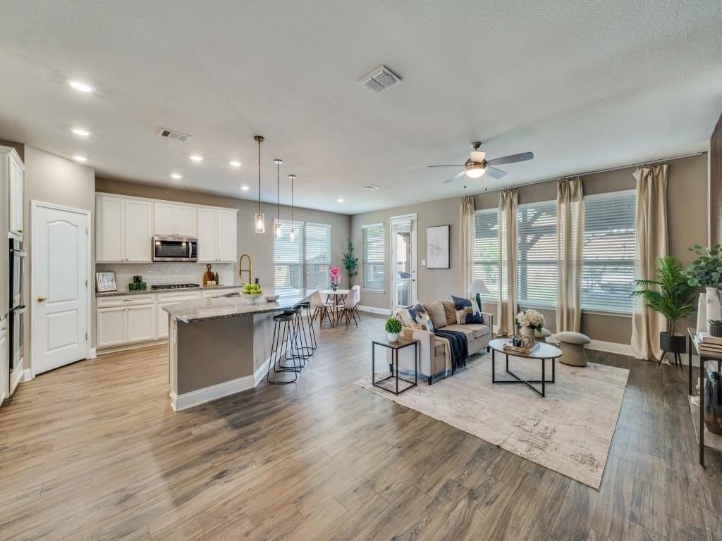 2612 Wayne Ave - Photo 3 of 17