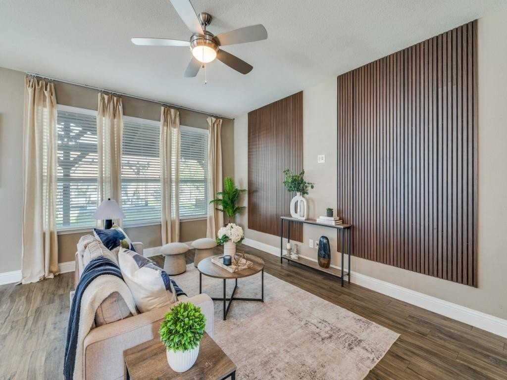 2612 Wayne Ave - Photo 4 of 17