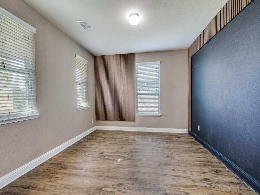 2612 Wayne Ave - Photo 5 of 17