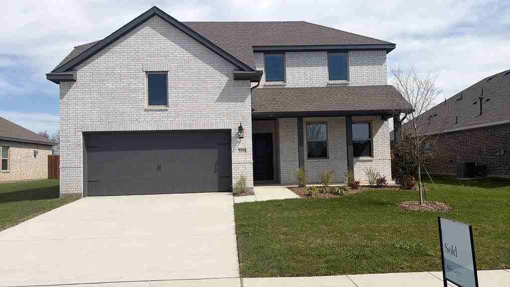 2213 Maple Ridge Dr - Photo 2 of 25