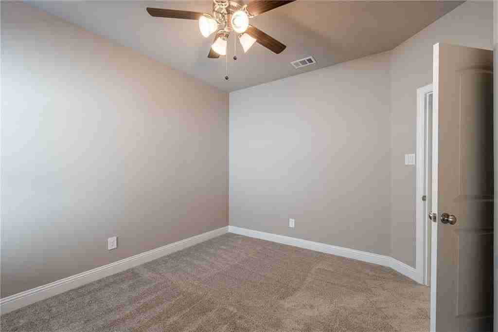 604 Sycamore Dr - Photo 6 of 29