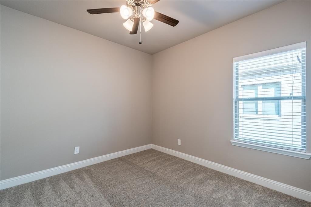 604 Sycamore Dr - Photo 7 of 29