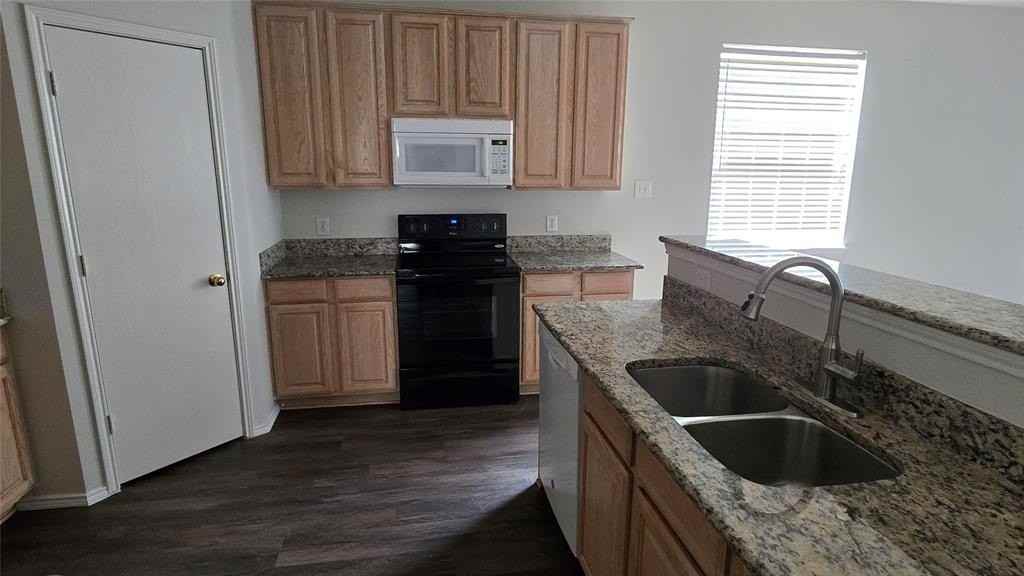 2316 Pecan Dr - Photo 6 of 17