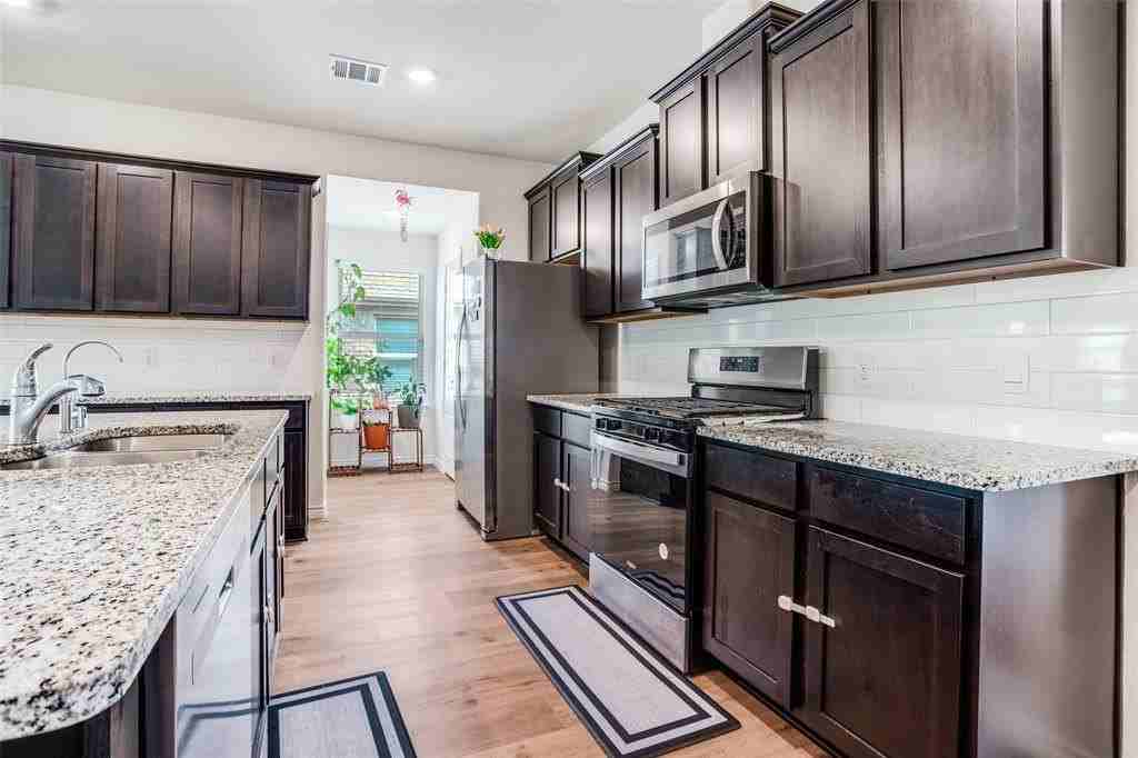 3901 Kenworth Ln - Photo 6 of 21