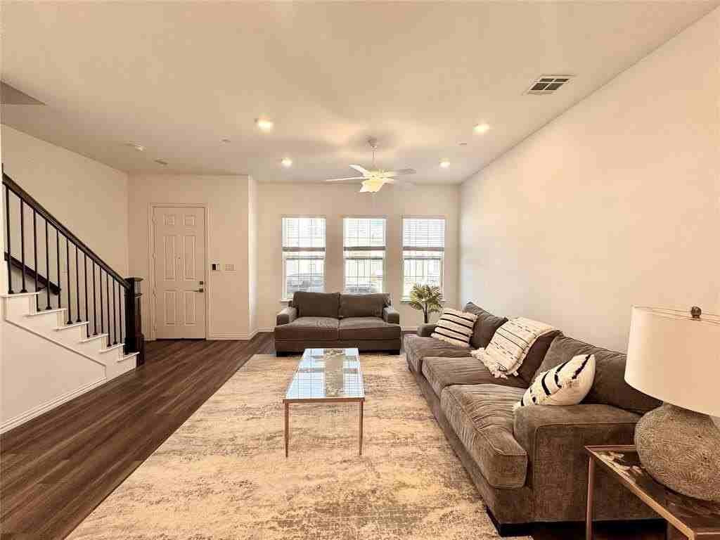 1065 Keene Ridge Dr - Photo 3 of 11