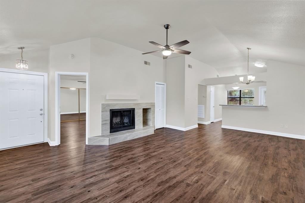 2416 Oakmont Dr - Photo 4 of 18