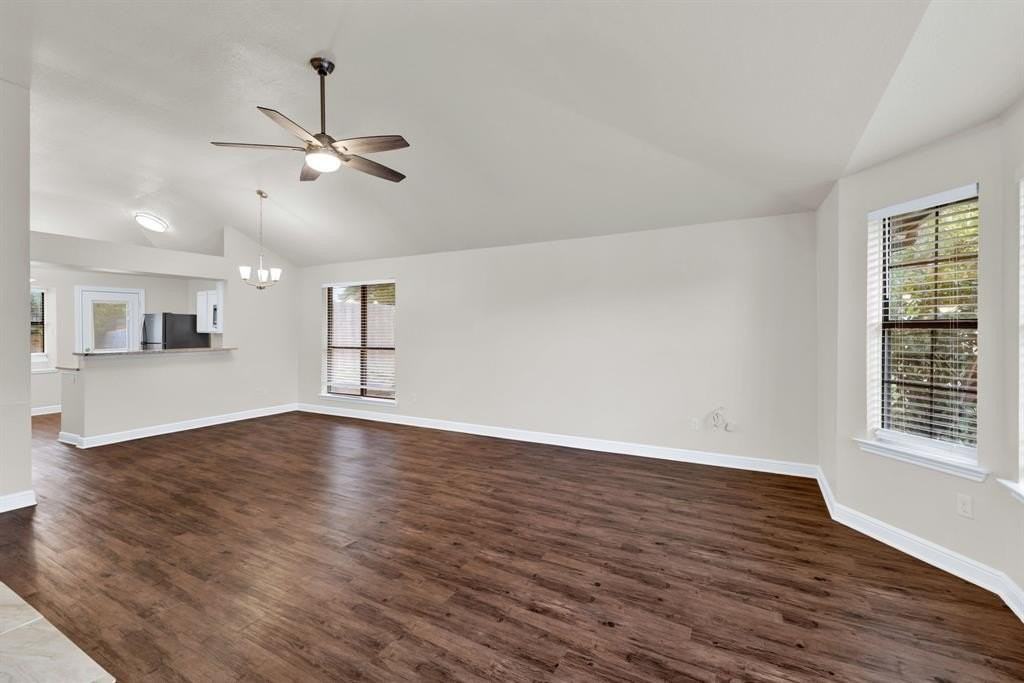 2416 Oakmont Dr - Photo 5 of 18