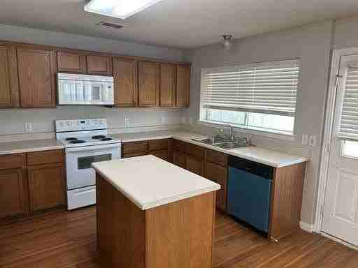 1117 Acacia Dr - Photo 5 of 21