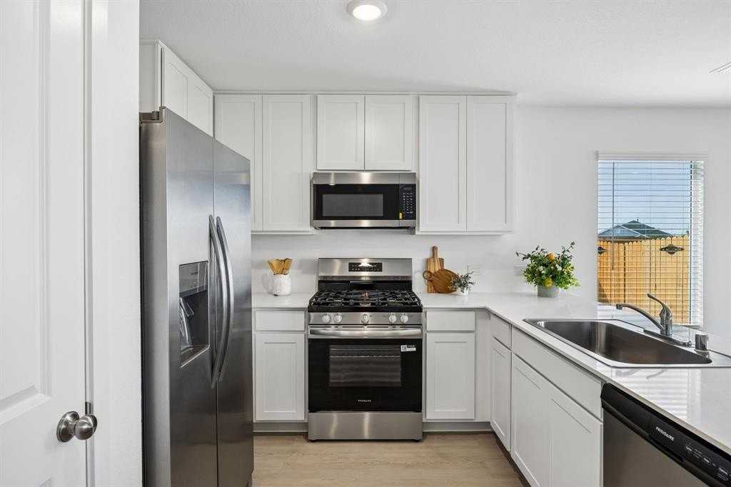 3012 Tooley Dr - Photo 2 of 34