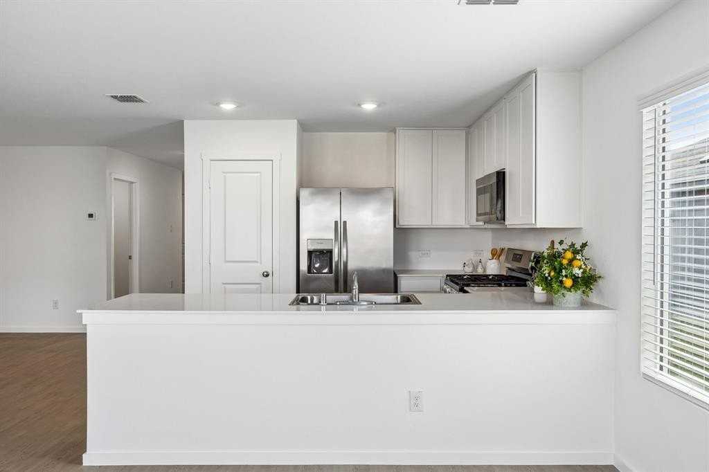 3012 Tooley Dr - Photo 4 of 34