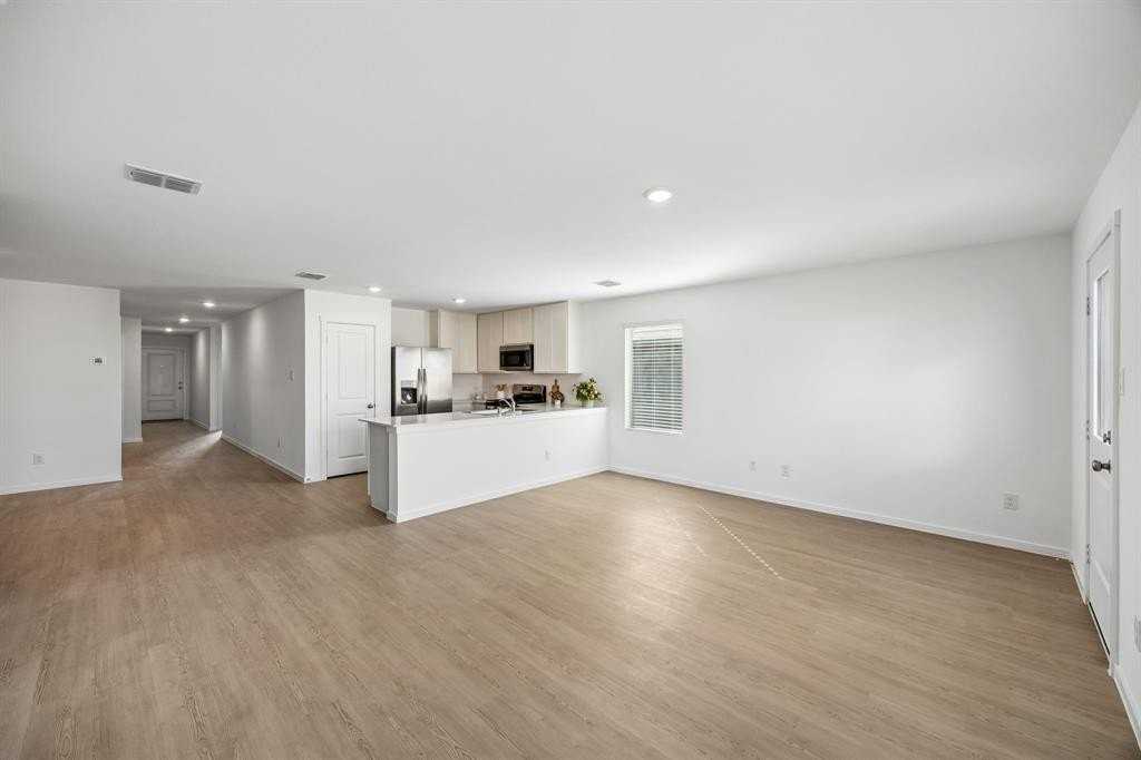 3012 Tooley Dr - Photo 6 of 34