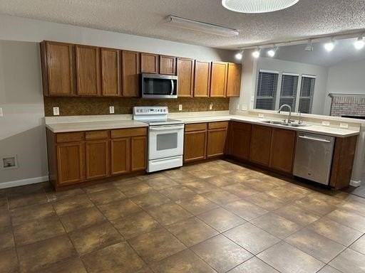 9328 Goldenview Dr - Photo 5 of 21