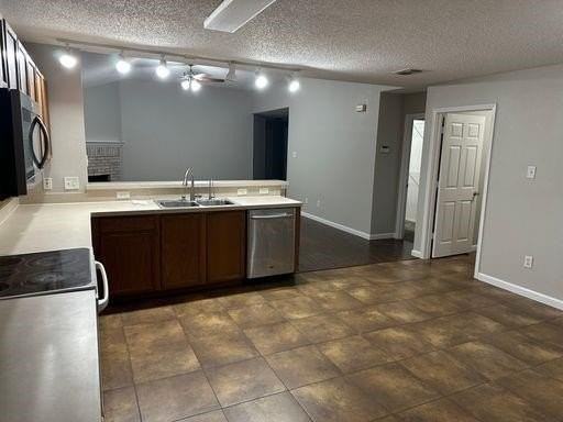 9328 Goldenview Dr - Photo 6 of 21