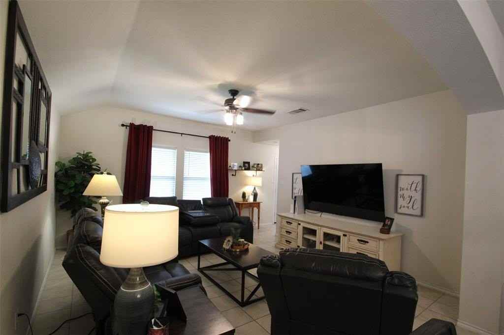 2247 Bryant Ln - Photo 7 of 33