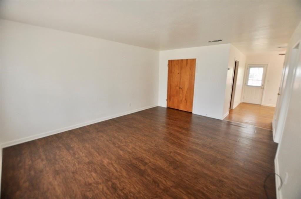 712 W Bridge St - Photo 2 of 12