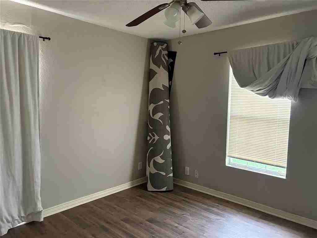 5704 Hiett Ct - Photo 3 of 13