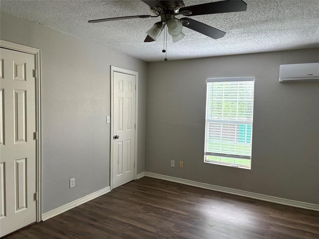 5704 Hiett Ct - Photo 6 of 13