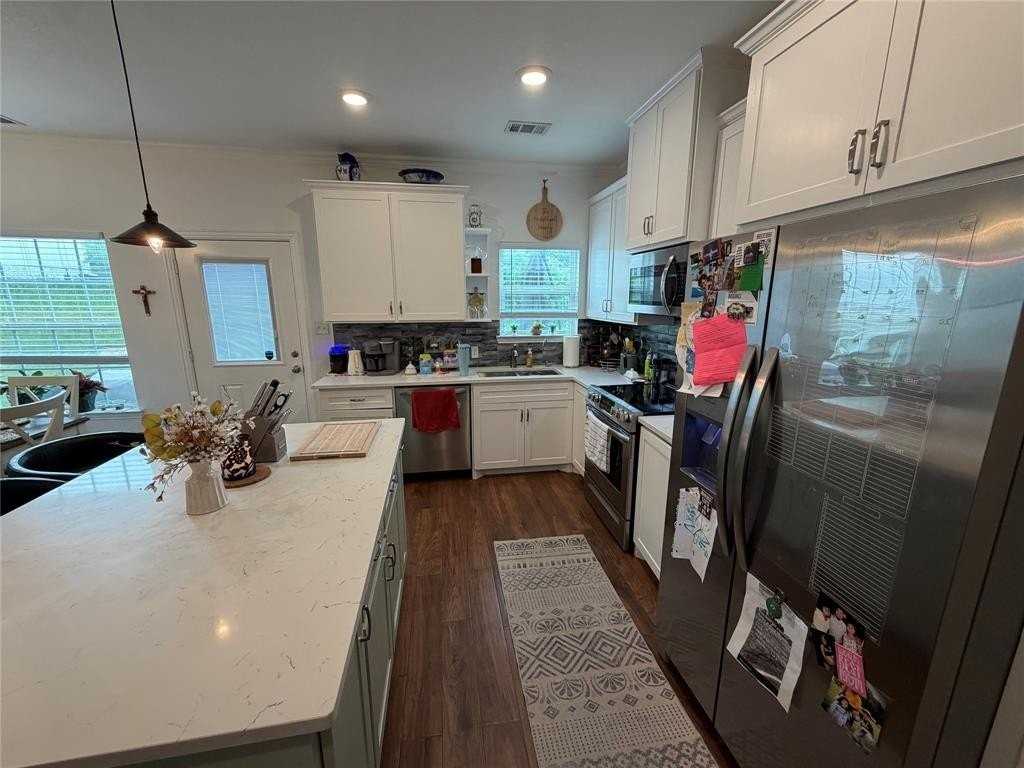 527 Siesta Ct - Photo 6 of 16