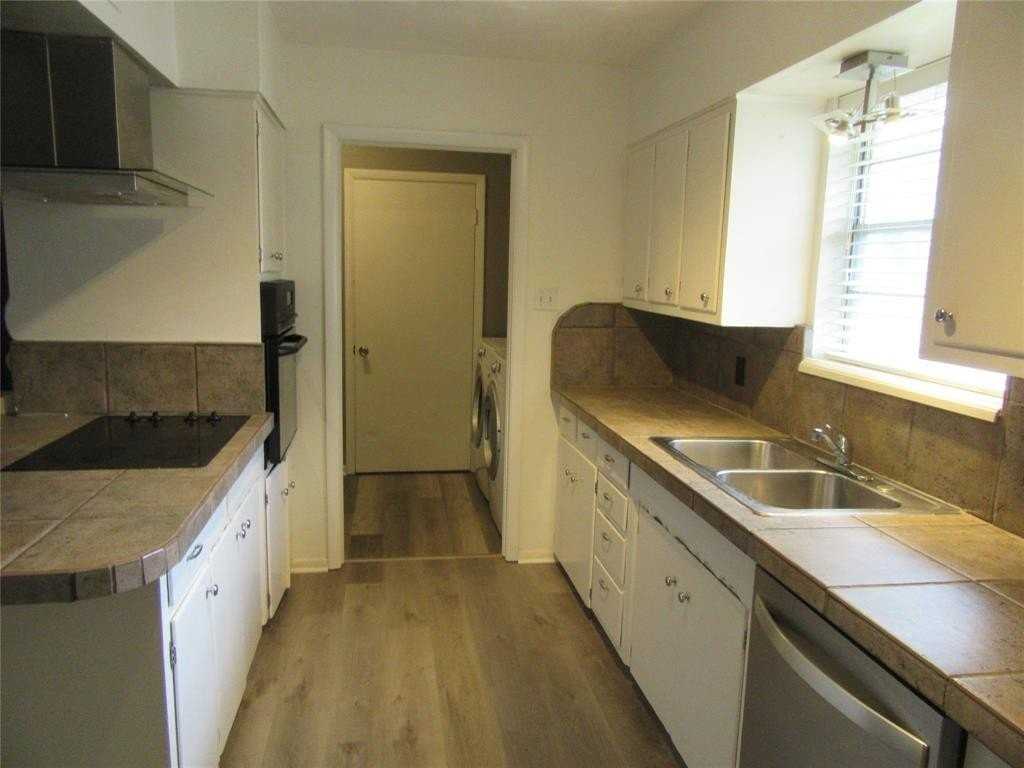 705 Scottsdale Dr - Photo 3 of 20