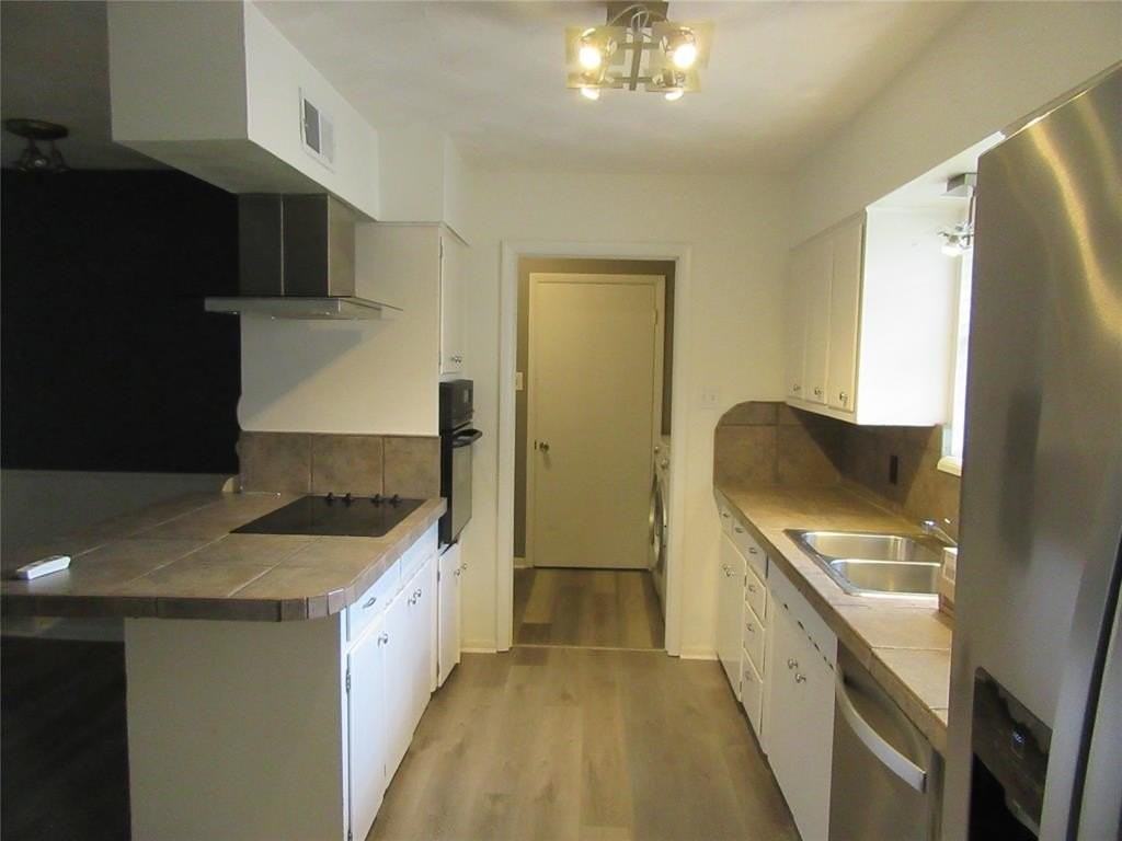 705 Scottsdale Dr - Photo 4 of 20