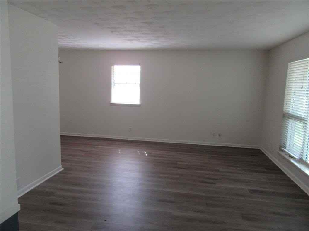 705 Scottsdale Dr - Photo 5 of 20