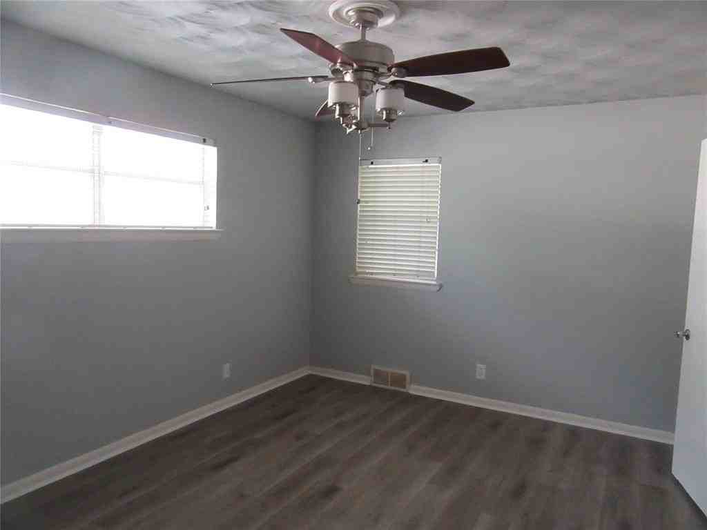 705 Scottsdale Dr - Photo 7 of 20