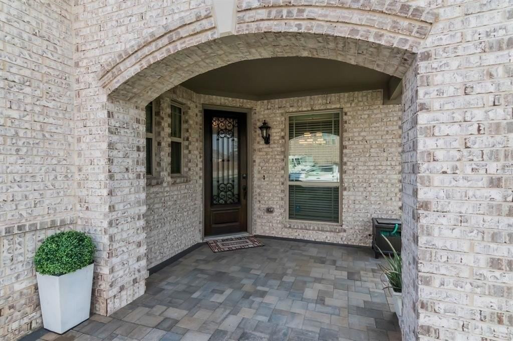 1208 Sagewood Dr - Photo 4 of 37