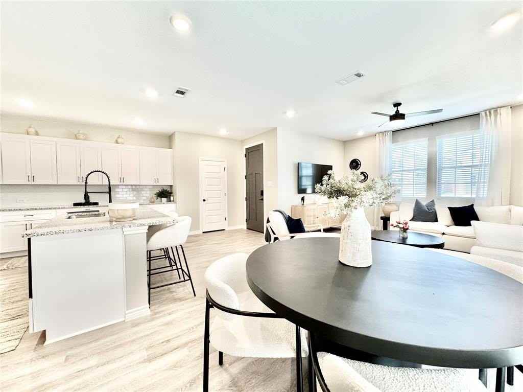 8725 Scottys Lake Ln - Photo 3 of 39