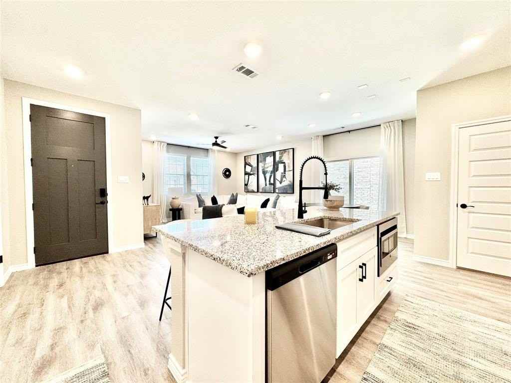 8725 Scottys Lake Ln - Photo 7 of 39