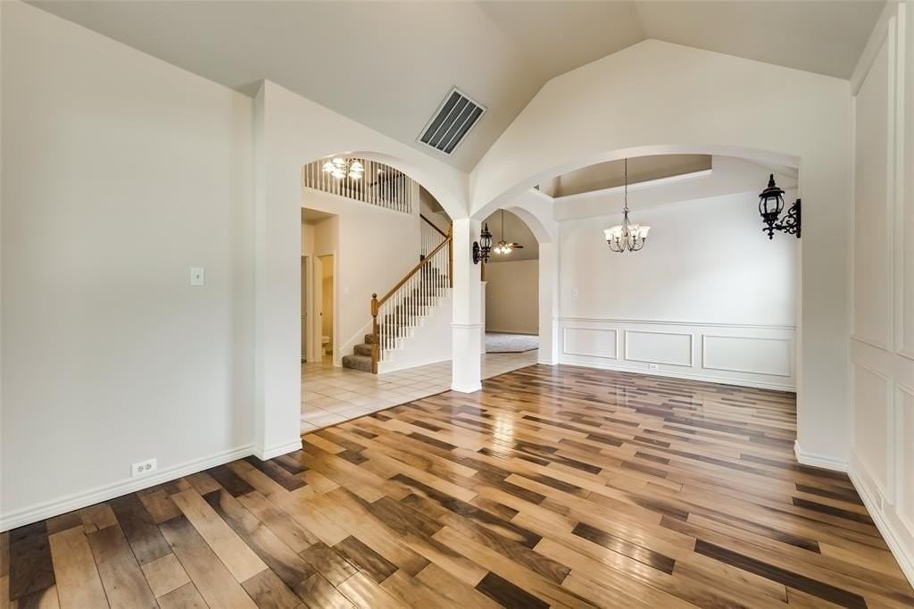 1504 Grapevine Creek Dr - Photo 4 of 13