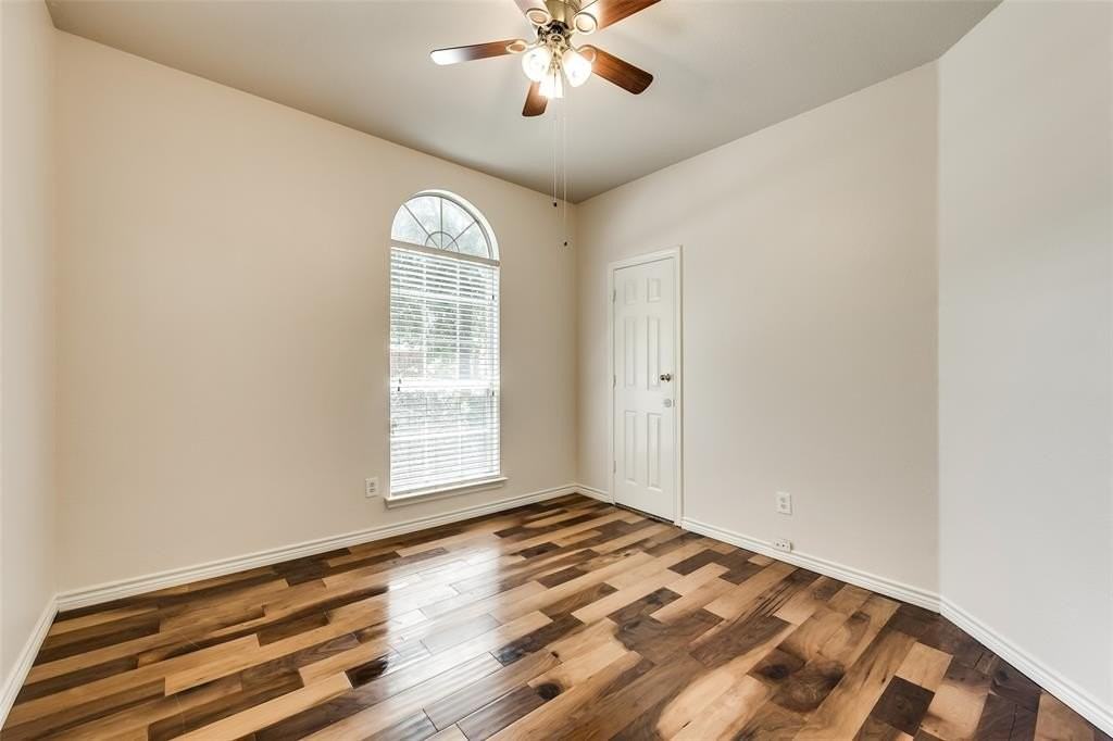 1504 Grapevine Creek Dr - Photo 5 of 13