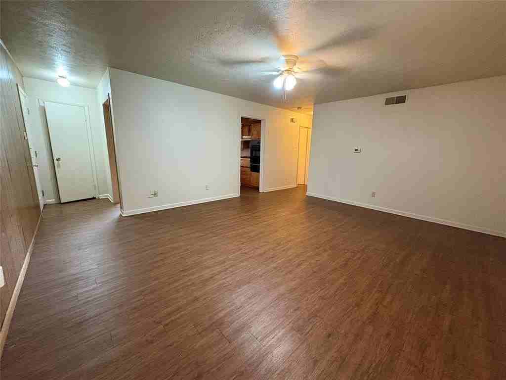 106 Campbell St - Photo 4 of 11