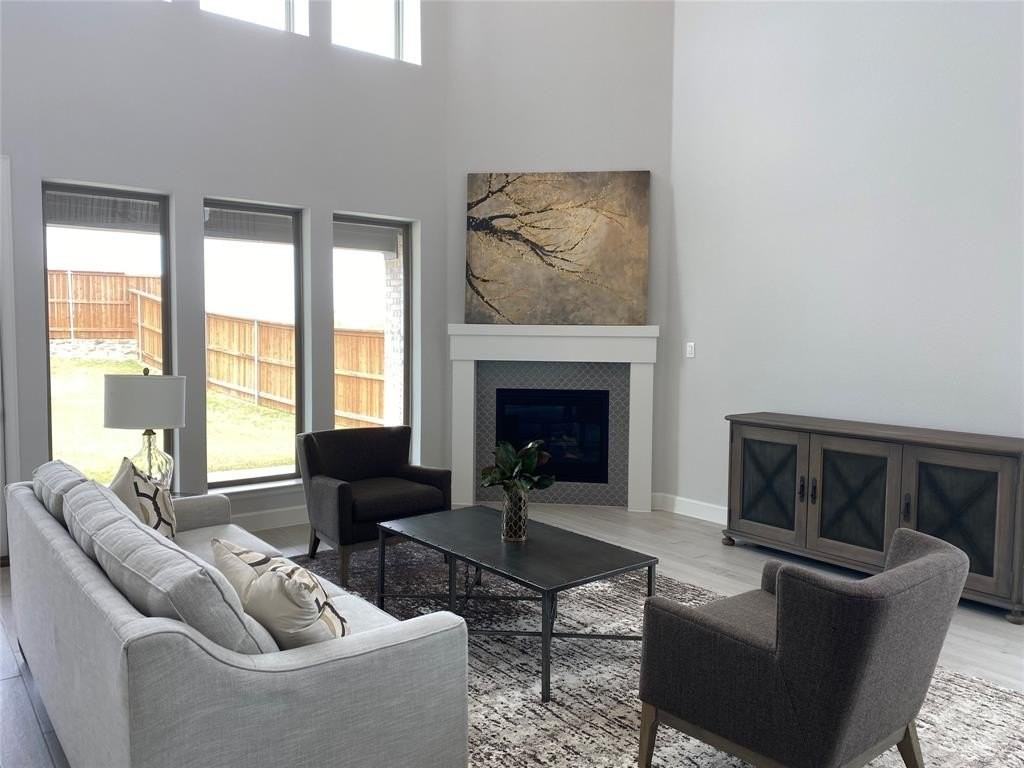 1702 Swayback Ln - Photo 3 of 30