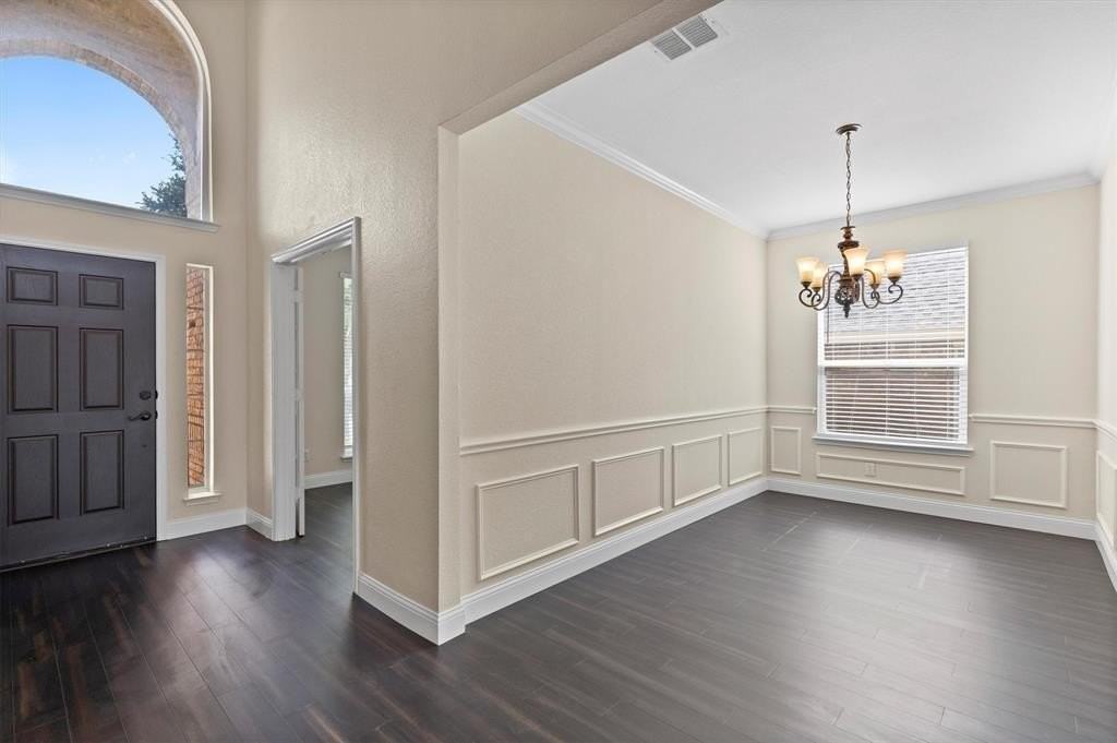 8516 Ontario Dr - Photo 3 of 32