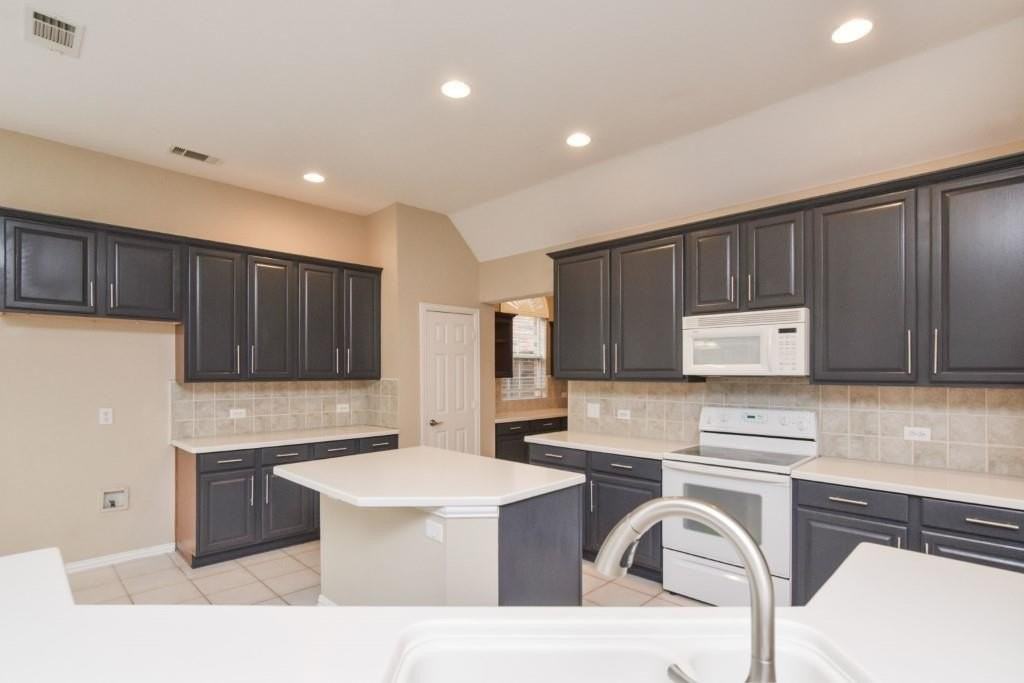 2471 Loch Haven Ct - Photo 4 of 32