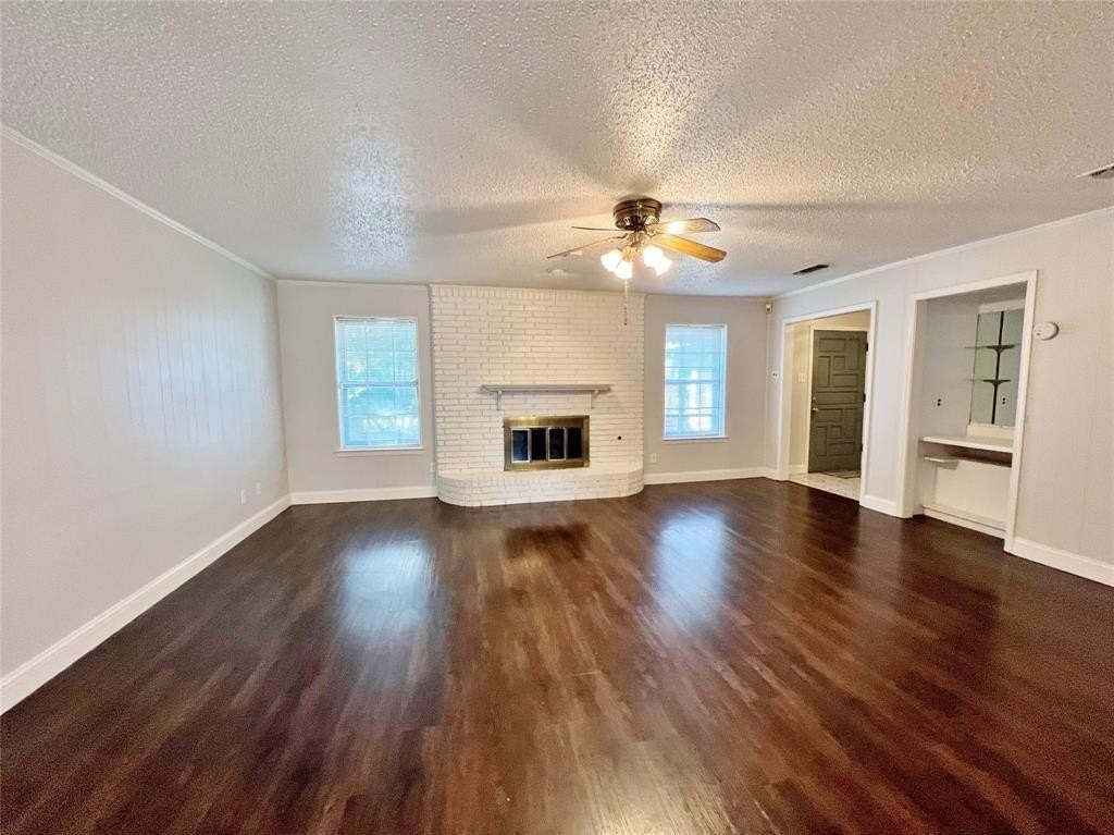 1915 Wendy St - Photo 2 of 11