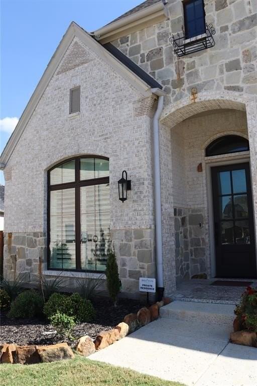 8441 Wembley - Photo 2 of 23