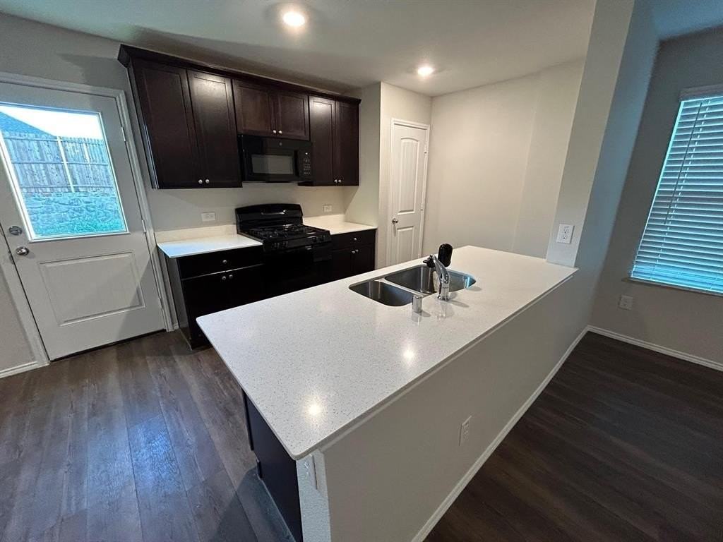 715 Mulberry Dr - Photo 4 of 13