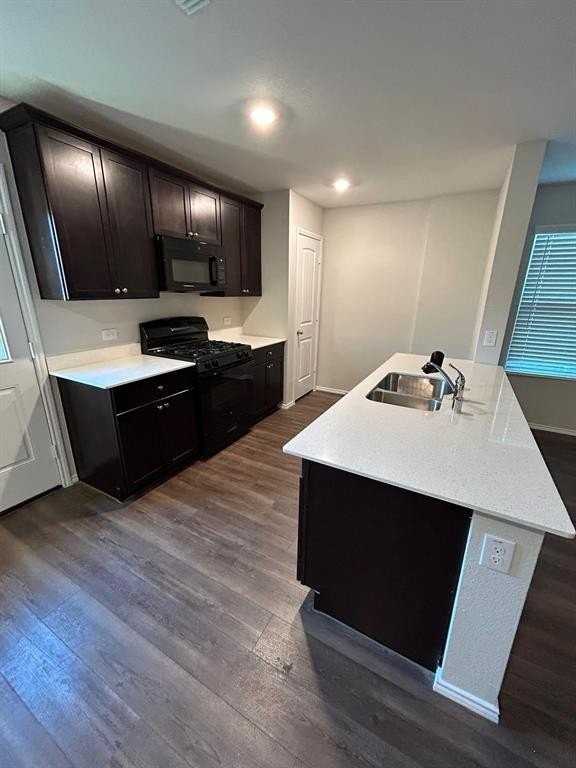 715 Mulberry Dr - Photo 5 of 13