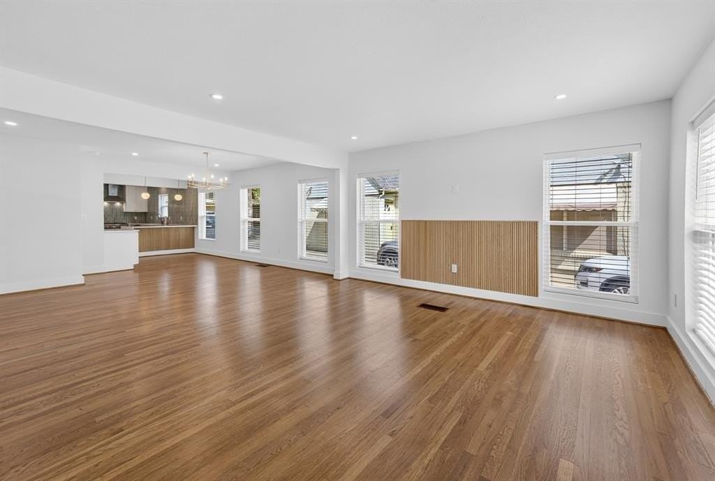 2560 Rogers Ave - Photo 3 of 34