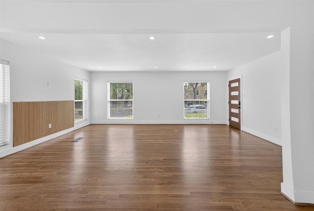 2560 Rogers Ave - Photo 6 of 34