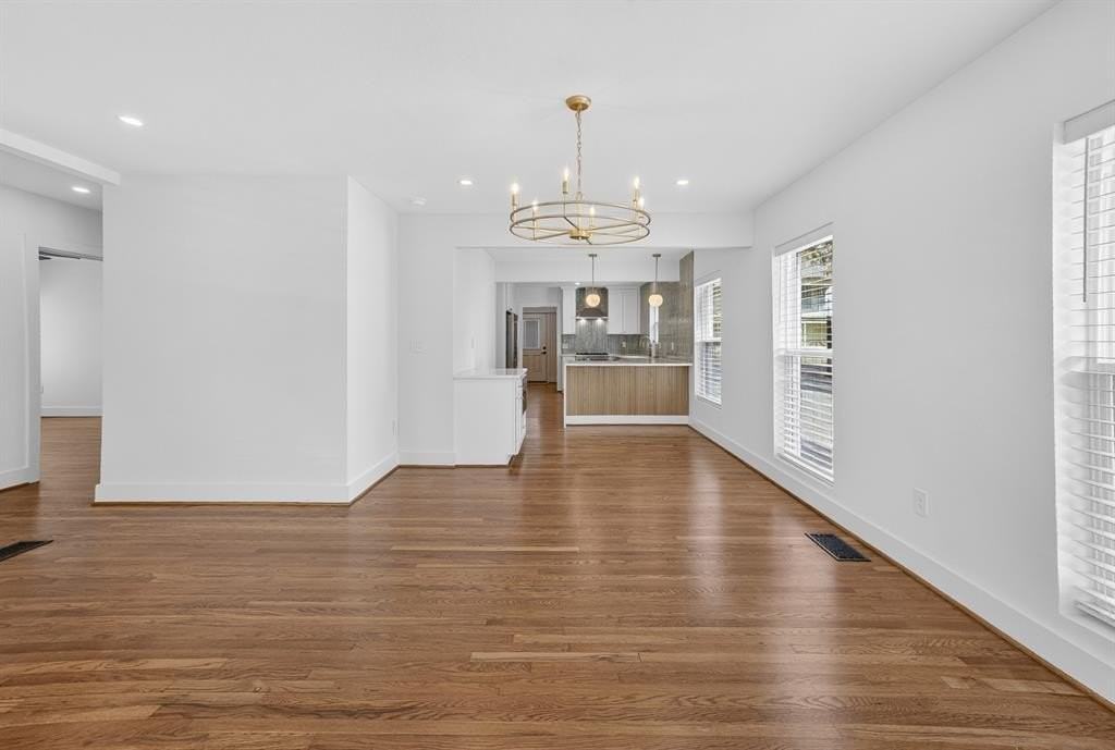 2560 Rogers Ave - Photo 7 of 34