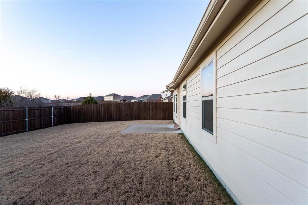 1009 Riverstone Trl - Photo 3 of 22