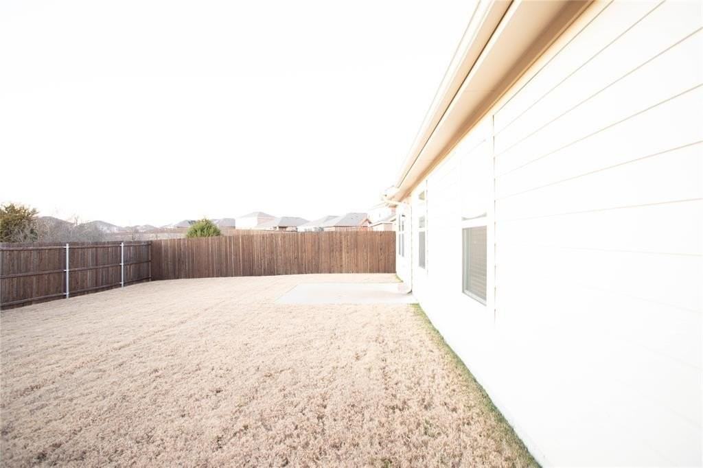 1009 Riverstone Trl - Photo 4 of 22
