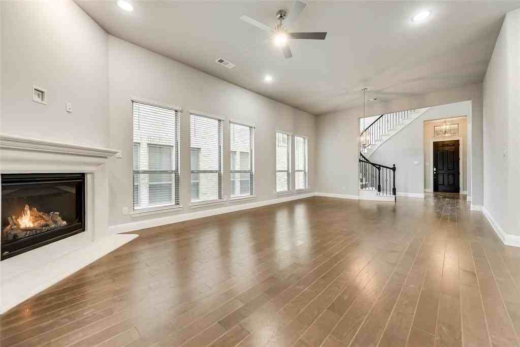 17558 Bottlebrush Dr - Photo 4 of 29